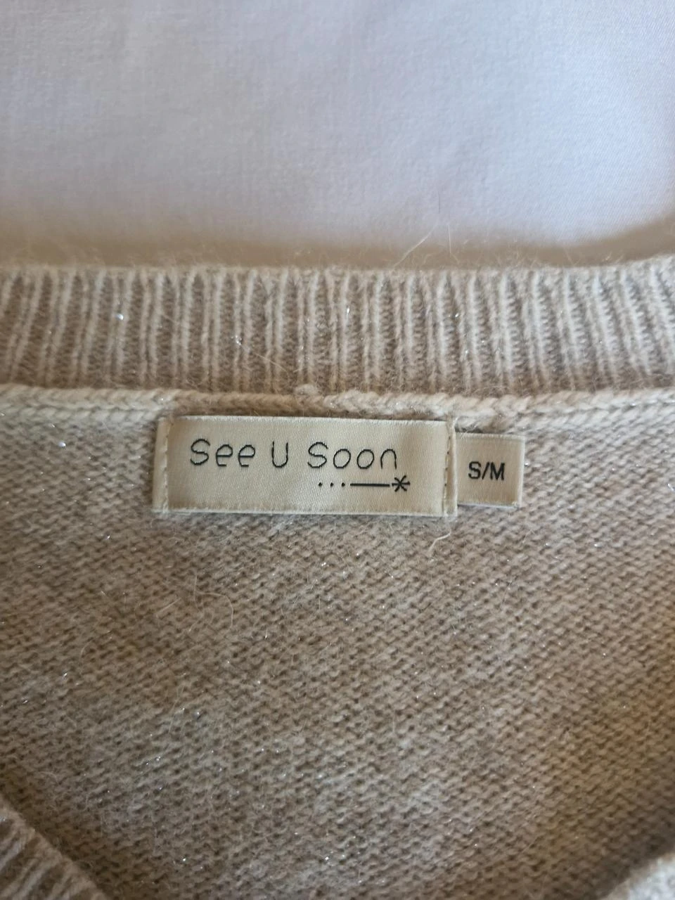 Women's V-neck long-sleeve sweater - Size S/M – photo 5